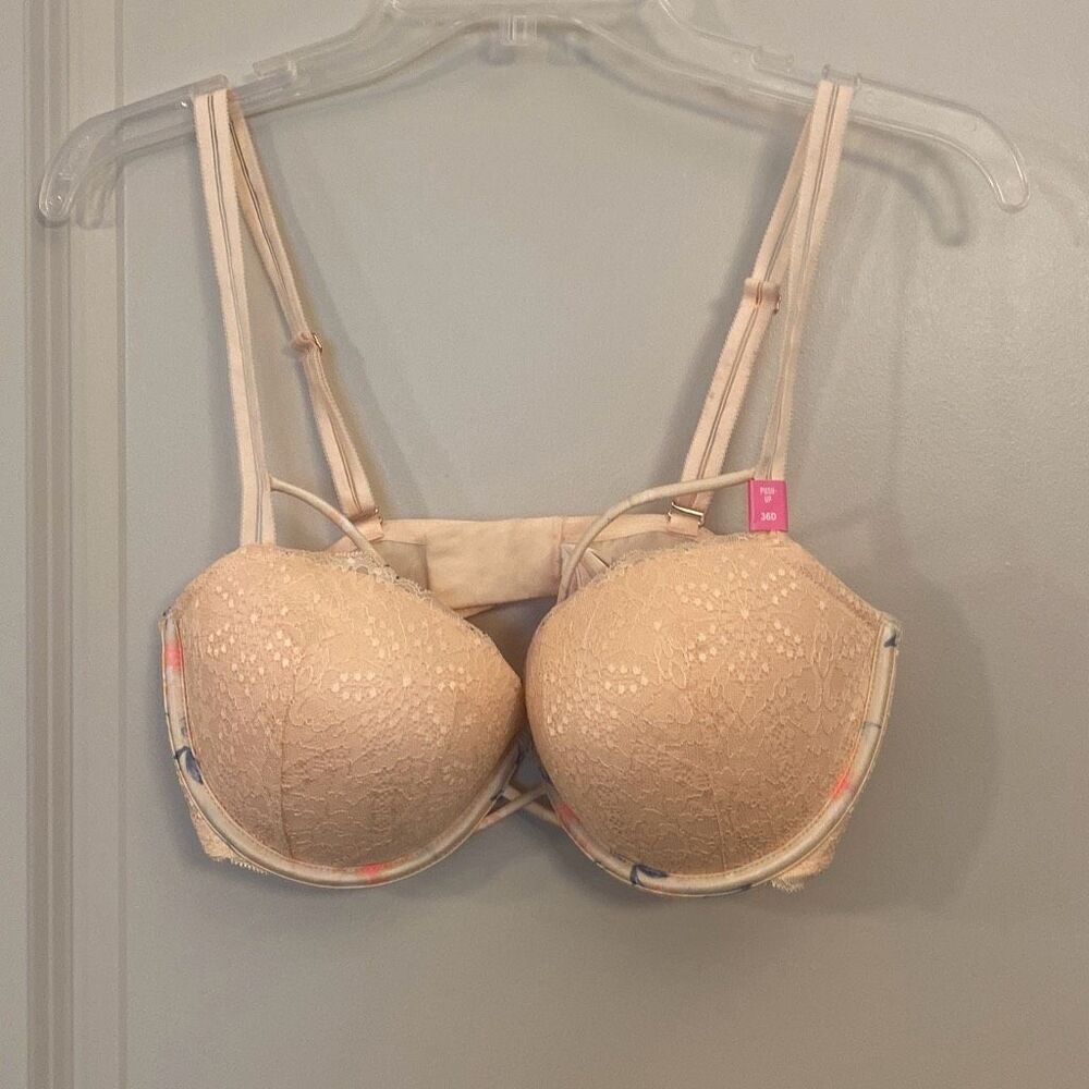 Victoria’s Secret push-up bra size 36D - Picture 2 of 9